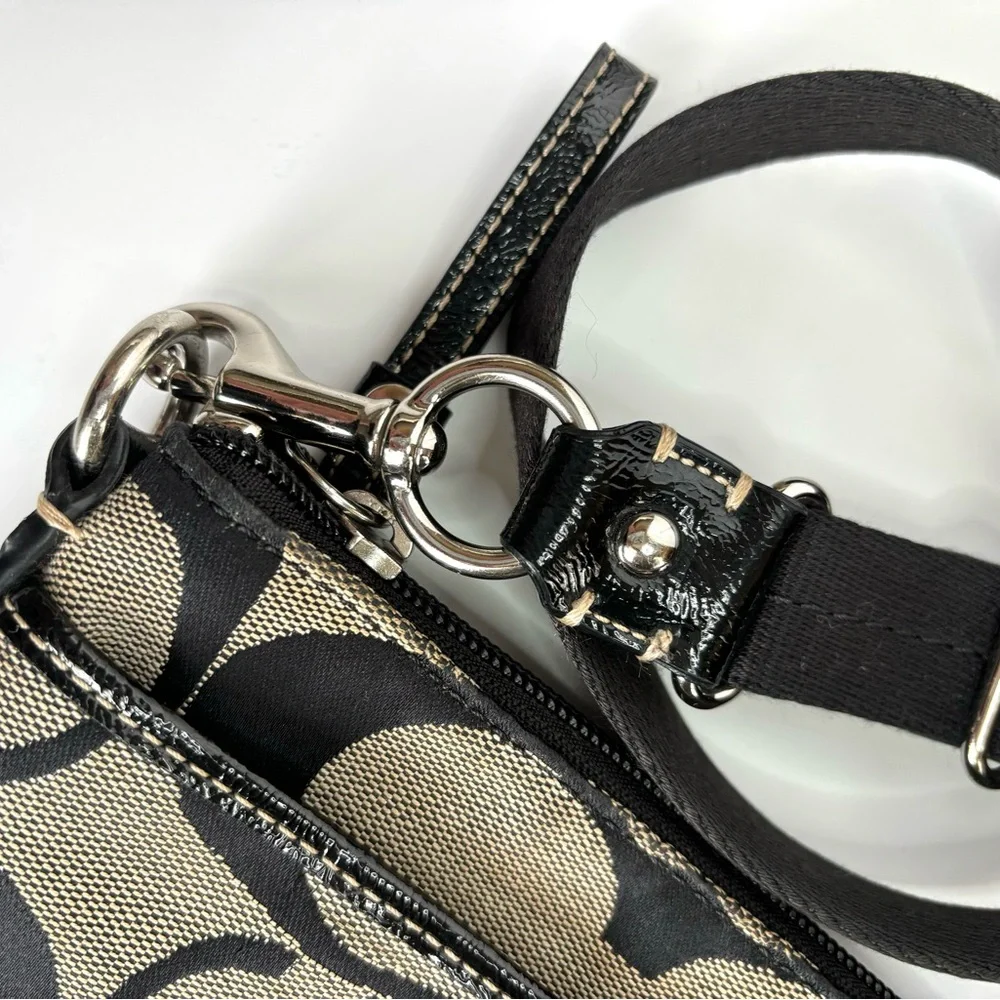 Coach Signature Crossbody Swingpack‎ Taupe Black Stripe Handbag Purse
